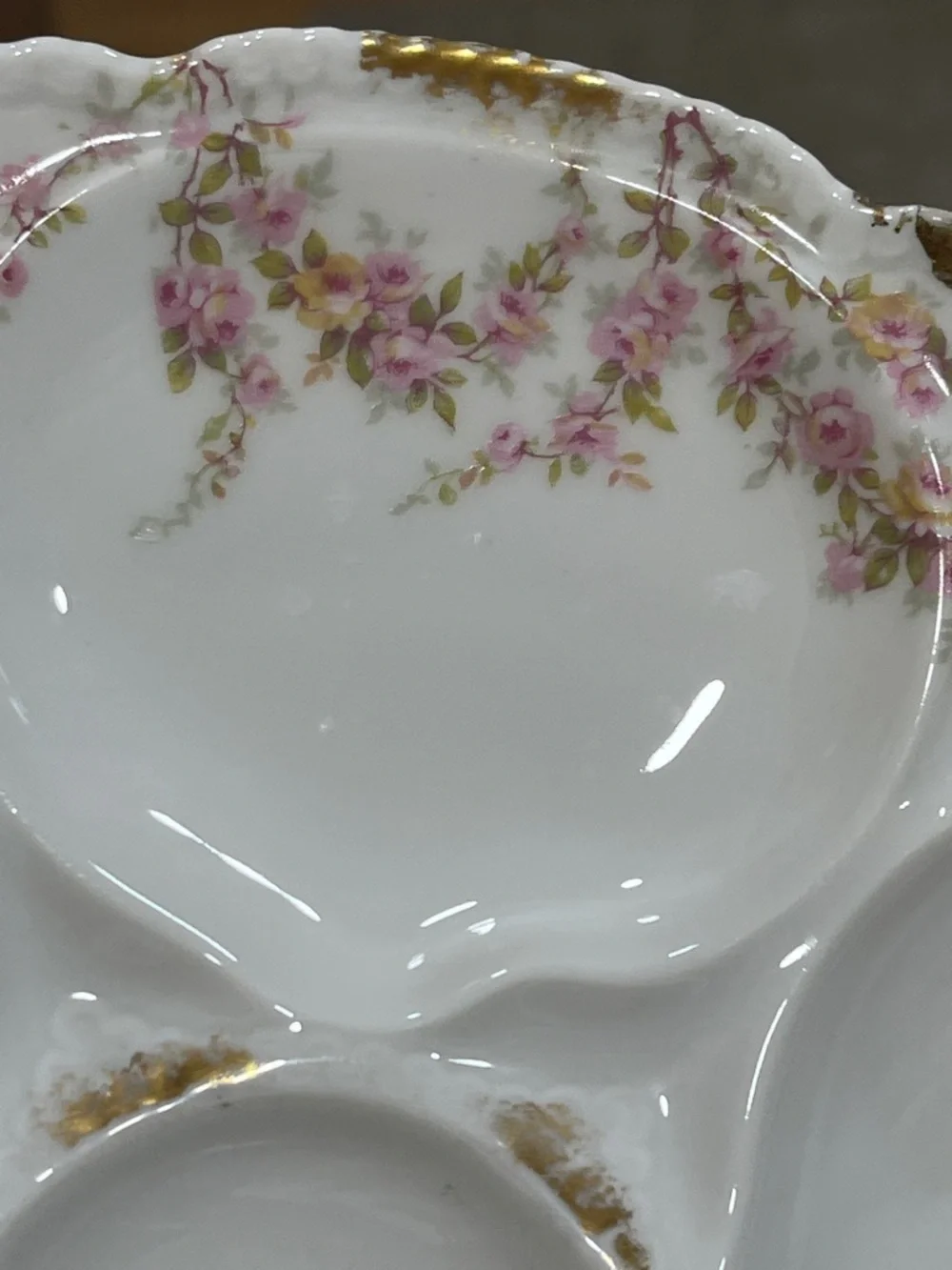 Limoges White Porcelain Floral Oyster Plate with Pink Rose Sprays and Gold Trim - Picture 6 of 12